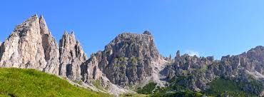 Reflejo de los dolomitas italianos. Soggiorno Dolomiti Campestrin Val Di Fassa Trentino Alto Adige