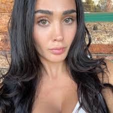 Sadie Vaughan's Instagram, Twitter & Facebook