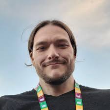 Winamp. It was go to audio player, even had its own music visualizer called  Milkdrop. (late 1090s and 2000s).