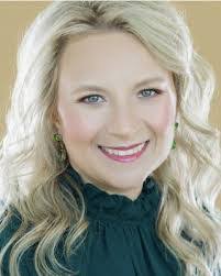 Courtney Lowe's Instagram, Twitter & Facebook