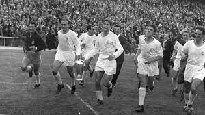 Con bajas tan importantes como la de toni kroos, que se ha visto afectado por una pubalgia, el equipo de la capital de españa quiere dar un. Real Madrid 1956 57 Real Madrid Madrid 60er Jahre