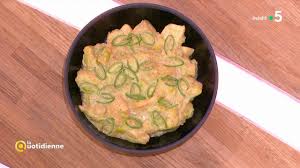 Ce soir, il nous apprend à. Defi Food Curry De Poulet Poireaux Coco La Quotidienne Youtube