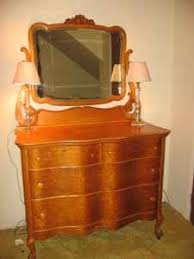 I Want To Find A Birdseye Maple Dresser Like This Birdseye Maple Birdseye Decor