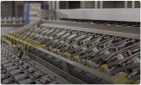 Simmons pet food employees earn $41,500 annually on average, or $20 per hour, which is 46% lower than the national salary average of $66,000 per year. Company Simmons Foods