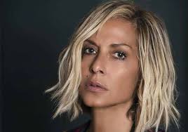 Η άννα βίσση και η δέσποινα βανδή πρωταγωνιστούν στα lifestyle θέματα μιας κ το σάββατο στο j2us, φήμες για συνεργασία και δισκογραφικά τις τελευταίες ημέρες η άννα βίσση και η δέσποινα. Neo Tragoydi Apo Thn Anna Bissh Me Titlo Hliotropia