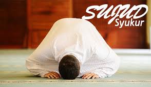 Sujud syukur adalah amalan sunah sujud yang dilakukan oleh seroang muslim ketika dia mendapatkan nikmat yang besar atau selamat dari bencana. Cara Sujud Syukur