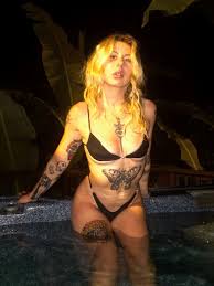 Carly Anderson (comedian) - Free sexy pics, galleries & more at Babepedia