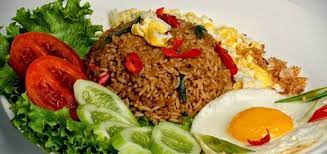 Kurangi porsi nasi gorengnya, jangan sampai terlalu kenyang. Berikut Kalori Nasi Goreng Yang Sering Dikonsumsi Orang Indonesia