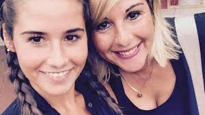 Sarah engels (28) enthüllt immer mehr details zu ihrer schwangerschaft! Sarah Lombardi Mutter Sonja Strano Knutschend Mit Einem Jungen Mann Entdeckt