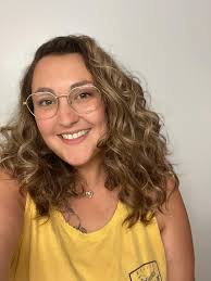 How to add a professional outfit to a selfie for head shots?