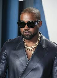 May 28, 2021 · während die meisten von uns im verregneten deutschlands vergeblich auf den frühling warten, ist bei einigen prominenten schon der sommer ausgebrochen. Wie Bitte Kanye West Bewohnt Jetzt Ein Stadion In Atlanta Promiflash De