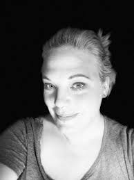 DONNA: What the cus, a Vampire?