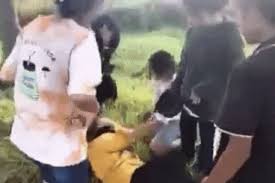 Cá chết hàng loạt ở việt nam 2016 hay còn gọi là sự cố formosa đề cập đến hiện tượng cá chết hàng loạt tại vùng biển vũng áng bắt đầu từ ngày 6 tháng 4 năm 2016 và sau đó lan ra vùng biển quảng bình, quảng trị, thừa thiên huế. Thanh Nien NgÆ°á»i Viá»‡t Bá»‹ Sat Háº¡i á»Ÿ Nháº­t Nhan Chá»©ng Len Tiáº¿ng 2sao