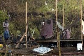 Fellibylurinn Ivan eflist enn