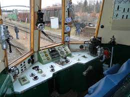 Svt trainset type 'leipzig', on the photo svt 137 234 standing in bw leipzig hbf süd. Fuhrerstand Des Svt 137 Bauart Leipzig Der Dreiteilige Ehemalige Ddr Regierungszug War Am 19 03 2016 Zu Gast Bei Den 17 Eisenbahntagen Im Bahnbilder De