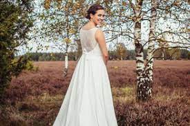 Viele angehende bräute schauen sich direkt nach der verlobung nach ihrem brautkleid um, denn. Bio Brautkleid Fair Und Vegan Elementar I Moderne Brautkleider