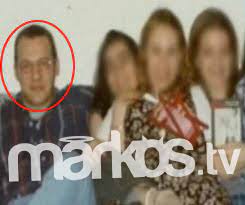 17 περίπου χρόνια πριν ο νίκος μουτσινάς συμμετείχε σε θεατρική παράσταση στη θεσσαλονίκη όπου υποδυόταν τον ντάννυ. O Moytsinas Efhbos Me Mallia