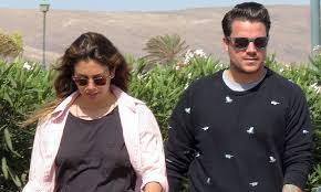 Según la revista, la química surgió a mediados de enero, durante la grabación de un videoclip del artista que. Blanca Suarez Entre Dani Martin Y Dani Martinez Informalia Es
