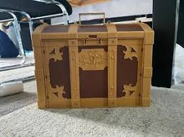 2 eingrifflöcher für den transport. Schatztruhe In Koln Ebay Kleinanzeigen