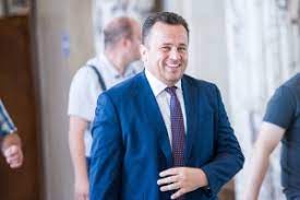 Decizia aparține ministrului educației naționale, liviu marian pop, și are ca obiectiv sprijinirea elevilor. Ministerul EducaÅ£iei A Lansat Un Compendiu Pentru Gimnaziu Cu LecÅ£ii La Materiile Ale CÄƒror Manuale Au Fost Contestate 04 09 2017 Bursa Ro