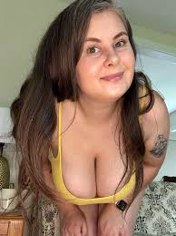 Sweet Cheeks Bunny - Busty Curvy Babes