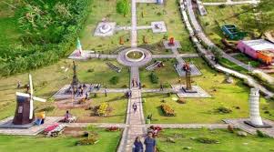 Banyak tempat yang bisa dipakai untuk spot foto seperti area sakura, luar negeri, kota salju, dan area lainnya juga banyak yang menarik. Tiket Masuk Rp 15 000 Dan Rute Lokasi Merapi Park Niagatour
