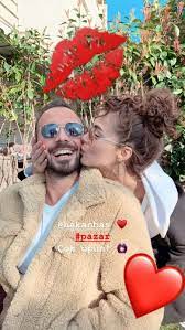 Oyuncu bensu soral ve iş adamı hakan baş, four seasons otel'de düzenlenen muhteşem bir düğünle dünya evine girdi. Bensu Soral Ve Hakan Bas Bosaniyor Mu Ikilinin Evliliginde Buyuk Kriz