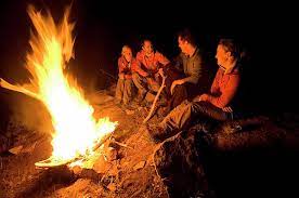 Four People Sitting At A Campfire By Lars Schneider People Sitting Bonfire Night Campfire Drawing