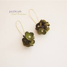 革花 ポンポンレザー フックピアス カーキ 革の花 革のイヤリング レザージュエリー