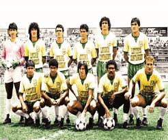 Descargar fondos de pantalla club atlético bucaramanga, 4k, logotipo, club de fútbol colombiano, de seda, de textura, de color amarillo bandera verde, categoria primera a, bucaramanga, colombia, el fútbol, la liga aguila monitor con una resolución 3840x2400. Atletico Bucaramanga