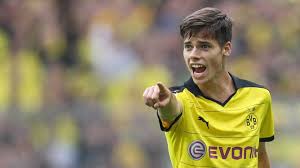 Transferts, salaire, palmares, statistiques en club et en sélection nationale. Bundesliga Bundesliga S Top Youngster Julian Weigl