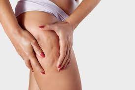 La cellulite est plus importante s'il existe beaucoup de graisse sous la peau mais il est possible d'observer un aspect de peau d'orange même lorsqu'il y a très peu de graisse, chez une femme mince par exemple car les hanches, les cuisses et les fesses sont. Comment Eliminer La Cellulite Sur Les Cuisses Les Solutions