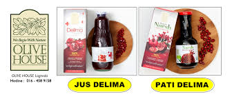 Carara menmbuka buah delima pertama kita buka bagian atas delima setelah itu akan terlihat garis warna putih dan selanjutnya posisikan pisaunya tepat pada tiapa garis terus iris kebawah terahir. Jus Delima Terbaik Dunia Olive House Lagenda