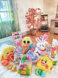 Créez vous même des oeufs peints et enrubannés pour une décoration de paques avec les incontournables oeufs décorés. De Jolies Nouveautes Pour Paques Avec Fizzy Distribution Maman Enjoy