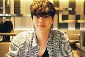 His intention was to test liyue to see if it was ready to proceed into a new age without his presence, and he does so by faking his death during the annual rite of descension. Song Kang Height Weight Age Girlfriend Biography Family More