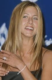 Brad Pitt Give Engagement Ring For His Previous Ex Wife Jennifer Aniston Its Cost Is Jennifer Aniston Wedding Angelina Jolie Engagement Ring Jennifer Aniston