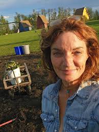 Enjoying a pour over coffee in Glenda Jean's Kitchen while Empowered Life  with Kim Wilkinson group does yoga and breakfast cooks ❣️ A beautiful space  to spend a rainy chilly (+3°) morning ❣️