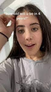 Mia Simons's Instagram, Twitter & Facebook