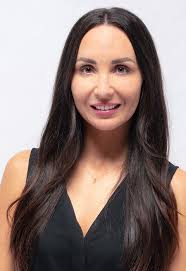 Louise Gee's Instagram, Twitter & Facebook