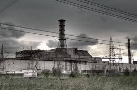 Чернобыльская катастрофа — крупнейшая за всю историю атомной энергетики авария, как по предполагаемому количеству погибших и пострадавших от её последствий людей, так и по экономическому ущербу, повлекшая за собой. Chernobylskaya Katastrofa Kak Na Samom Dele Proizoshla Tragediya