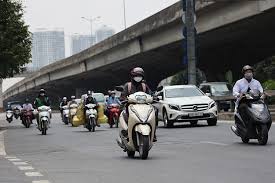 Lợi dụng việc các tài xế grab có 'giấy thông hành' ra đường giao hàng trong thời điểm giãn cách xã hội mà một số kẻ xấu đã in giả mạo những tờ giấy này. NgÆ°á»i Ha Ná»™i Váº«n Ra Ä'Æ°á»ng Ä'ong Khi Thá»±c Hiá»‡n Gian Cach Xa Há»™i Baotintuc Vn