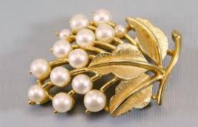 Louis mazer continued to operate the original costume jewelry business after the brothers split with the help of his son nat. Most Collectible Vintage Costume Jewelry Brands Lovetoknow