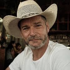 Shauna Bray's Instagram, Twitter & Facebook