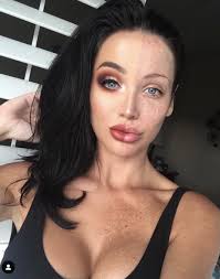 These People Shared Selfies With And Without Their Makeup To Embrace The  True Power Of Cosmetics (photo via treadbeauty