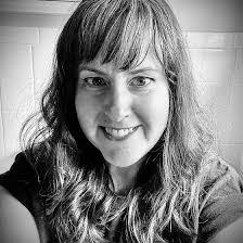 Sara Sands's Instagram, Twitter & Facebook