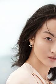 Peony rose pink yves piaget has a more closed aperture bloom. What Every Woman Needs To Know About The Eternal Piaget Rose Vogue Singapore Jewellery Watches Jewellery