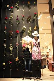 2010 0326 J Crew Window Spring Cfd Blog Center Of Floral Design Spring Window Display Spring Window Window Display Retail