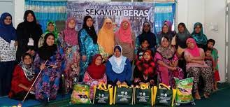 ''kami menyokong panggilan boikot yang dibuat di dunia islam setelah presiden macron tidak mundur dari ucapan kebencian terhadap orang islam dan kami mengajak. Angkatan Belia Islam Malaysia Abim Hati Serving The Community Hati Serving The Community