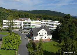 Sie finden uns in ruhiger lage unmittelbar am rand der historischen altstadt von oberursel, die mit fachwerkhäusern, verwinkelten gassen und kleinen weihern ein liebenswertes und anregendes umfeld bietet. Hauser Der Klinik Hohe Mark Klinik Hohe Mark