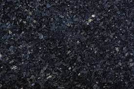 Seine dunkle farbe und die harte mineralische zusammensetzung sorgen dafür, dass er sehr fleckenbeständig ist und sich nicht durch hitze verfärbt, es sei denn, er wird übermäßig viel ausgesetzt. Labrador Blue Pearl Granit Fliesen Zum Preis Ab 68 90 M Kaufen Ninos Natursteinfliesen Granitfliesen Bodenfliesen